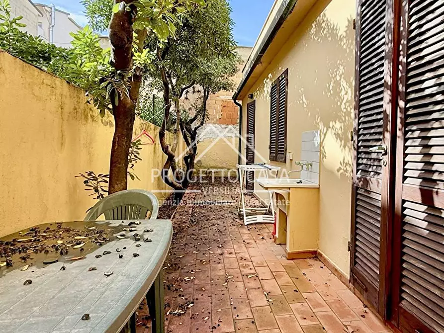 Immagine 19 di Appartamento in vendita  in via pellegrinetti a Camaiore