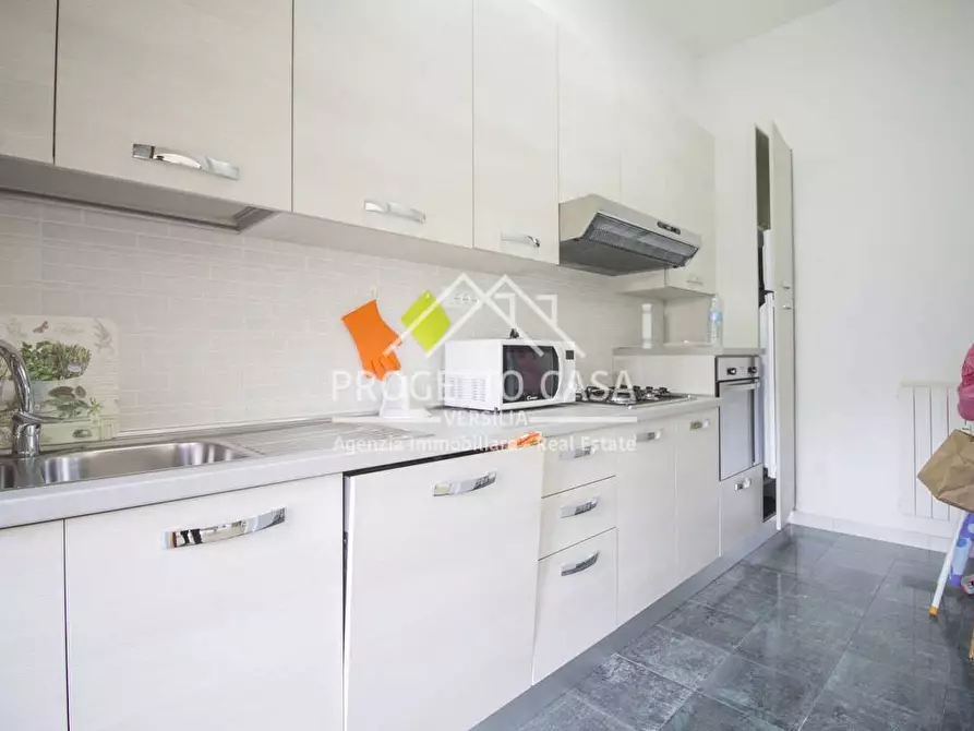 Immagine 4 di Appartamento in vendita  in via icilio sadun a Viareggio