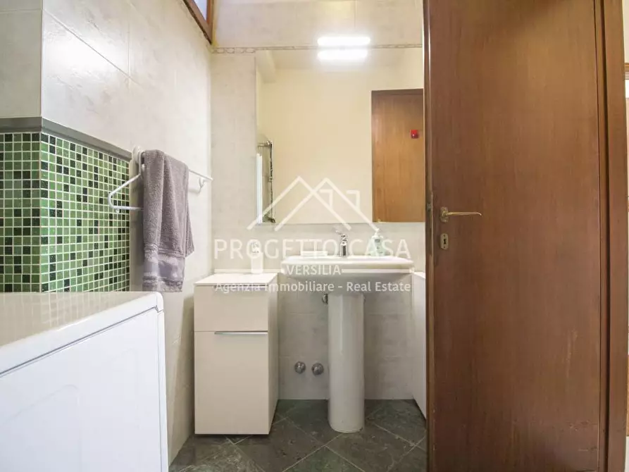 Immagine 29 di Appartamento in vendita  in via icilio sadun a Viareggio