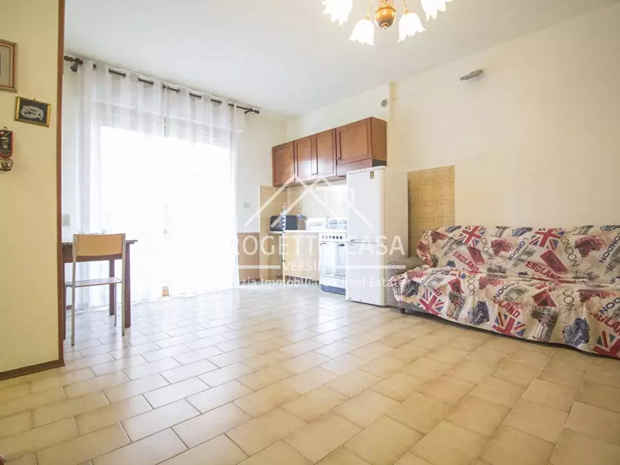 Immagine 3 di Appartamento in vendita  in VIA ZENDRINI a Viareggio