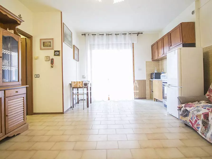 Immagine 4 di Appartamento in vendita  in VIA ZENDRINI a Viareggio