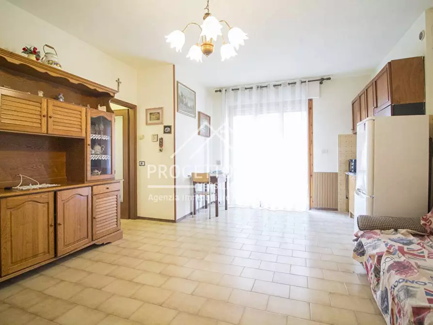 Immagine 9 di Appartamento in vendita  in VIA ZENDRINI a Viareggio