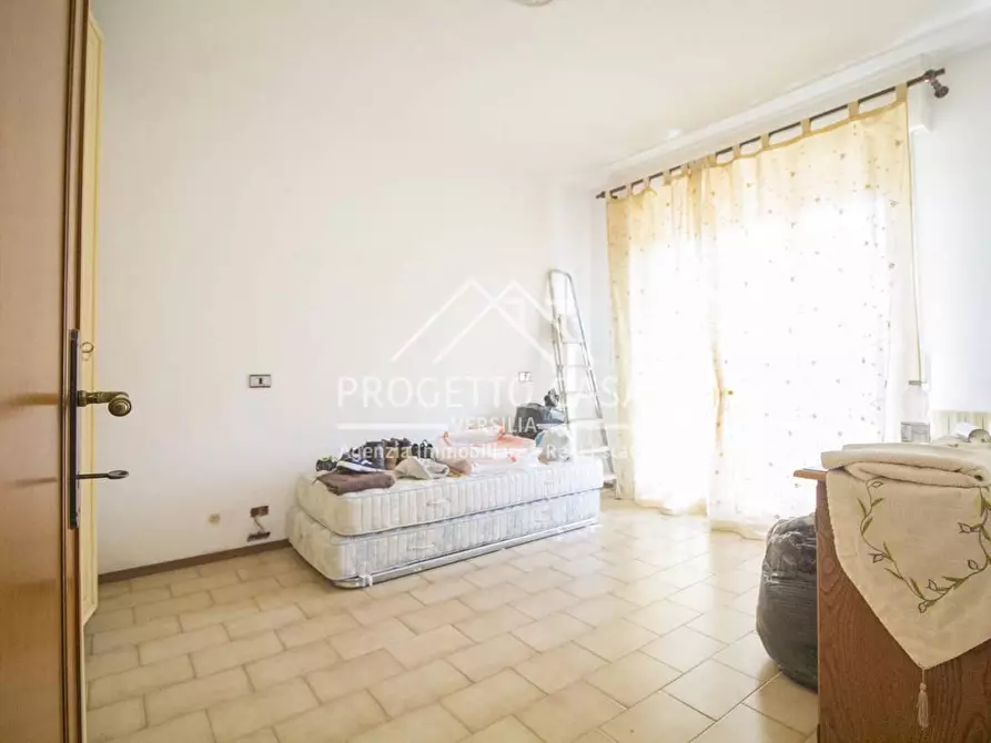 Immagine 10 di Appartamento in vendita  in VIA ZENDRINI a Viareggio