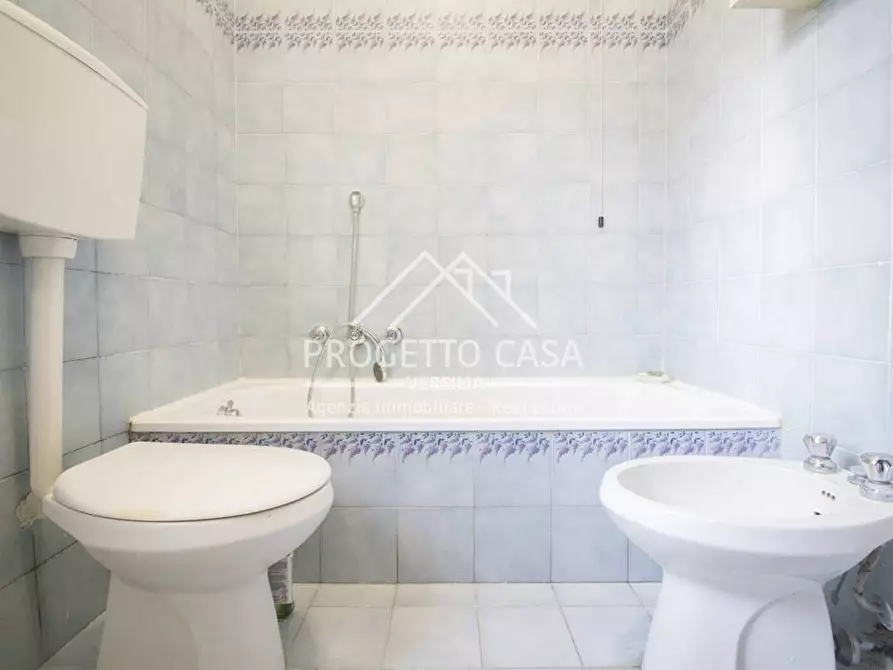 Immagine 23 di Appartamento in vendita  in VIA ZENDRINI a Viareggio