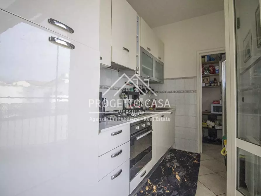 Immagine 9 di Appartamento in vendita  in VIA LEPANTO a Viareggio