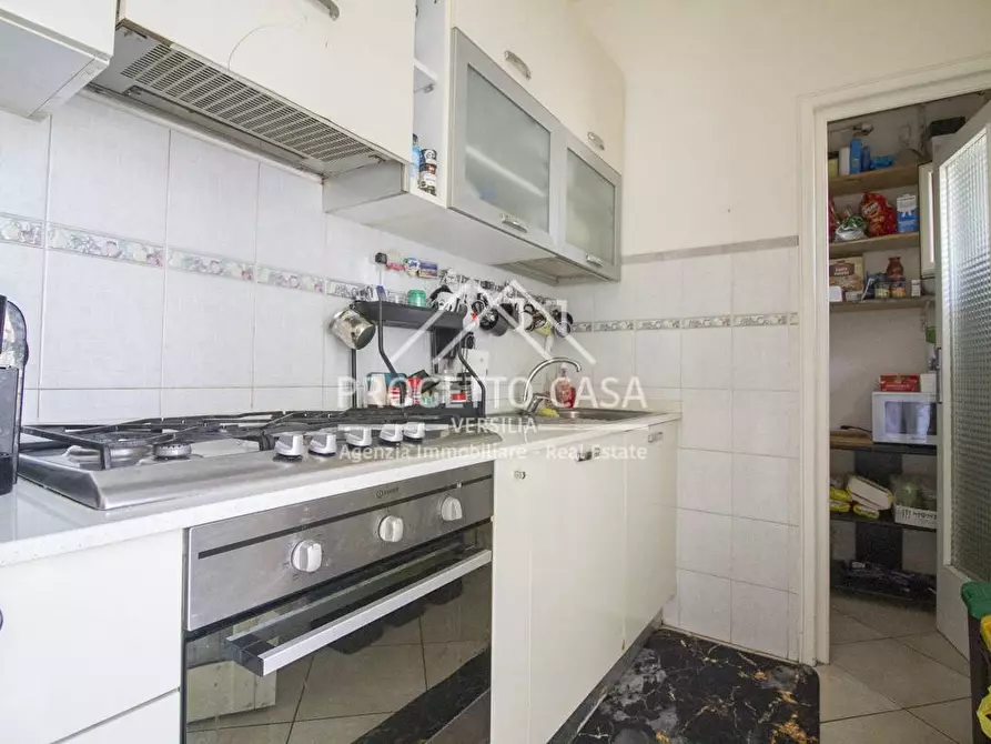 Immagine 11 di Appartamento in vendita  in VIA LEPANTO a Viareggio