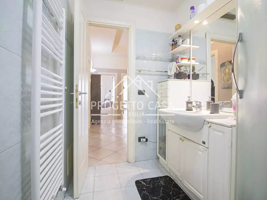 Immagine 46 di Appartamento in vendita  in VIA LEPANTO a Viareggio