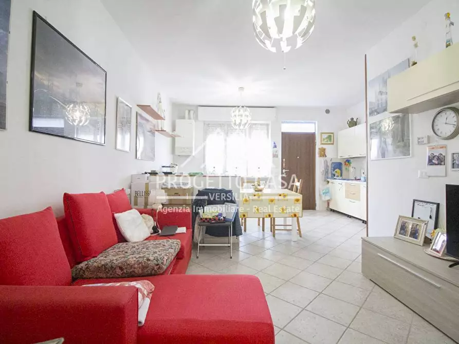 Immagine 2 di Appartamento in vendita  in via borgognini a Viareggio