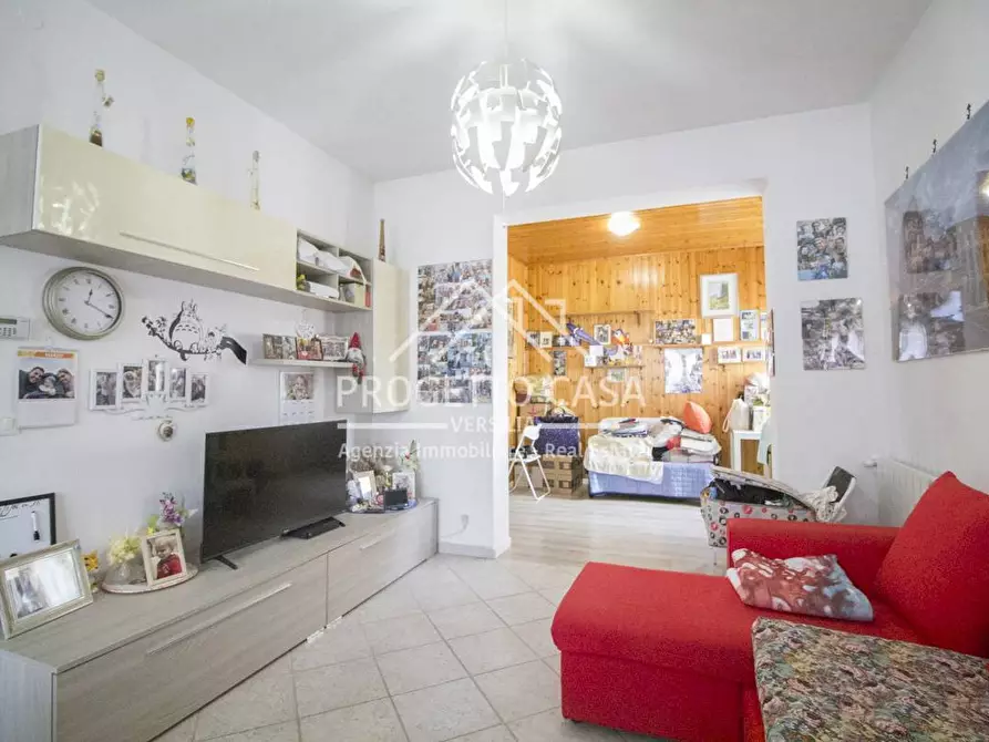 Immagine 5 di Appartamento in vendita  in via borgognini a Viareggio