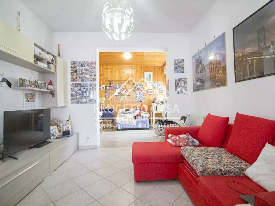 Immagine 6 di Appartamento in vendita  in via borgognini a Viareggio