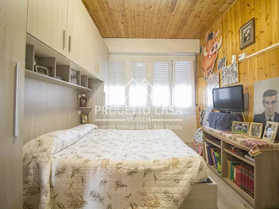 Immagine 14 di Appartamento in vendita  in via borgognini a Viareggio