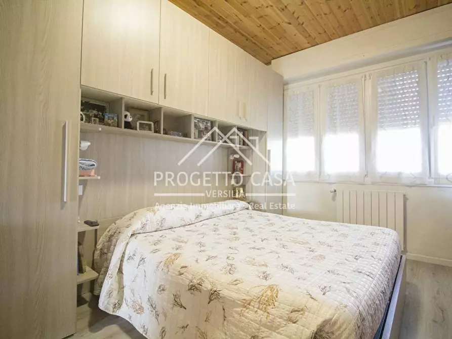 Immagine 15 di Appartamento in vendita  in via borgognini a Viareggio