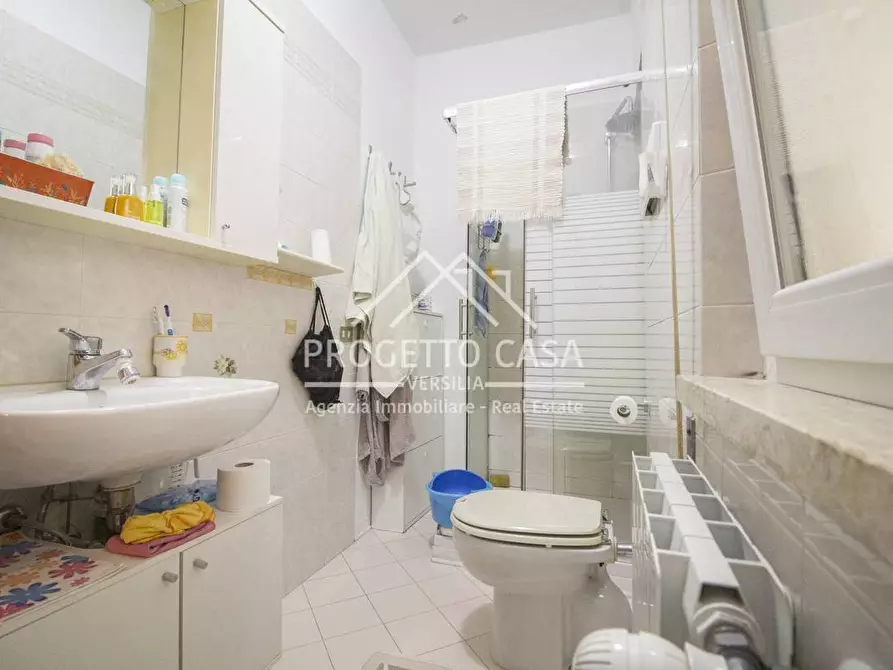 Immagine 23 di Appartamento in vendita  in via borgognini a Viareggio