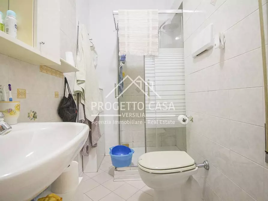 Immagine 24 di Appartamento in vendita  in via borgognini a Viareggio