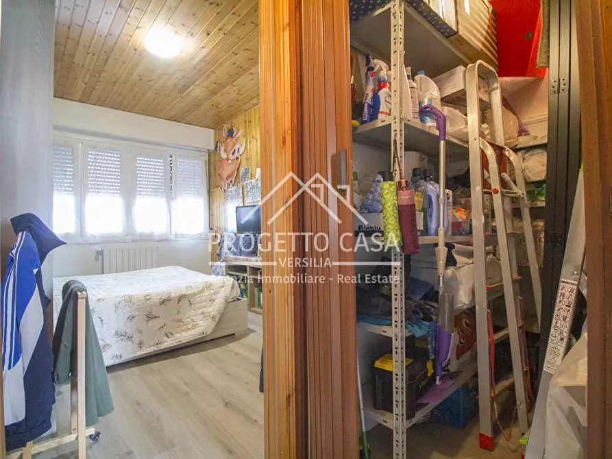 Immagine 26 di Appartamento in vendita  in via borgognini a Viareggio