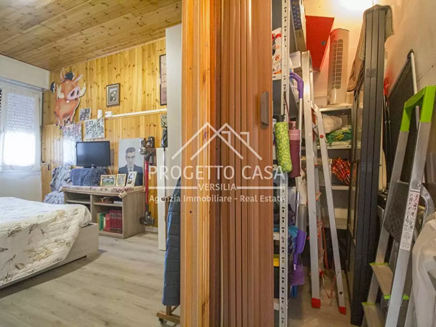 Immagine 27 di Appartamento in vendita  in via borgognini a Viareggio