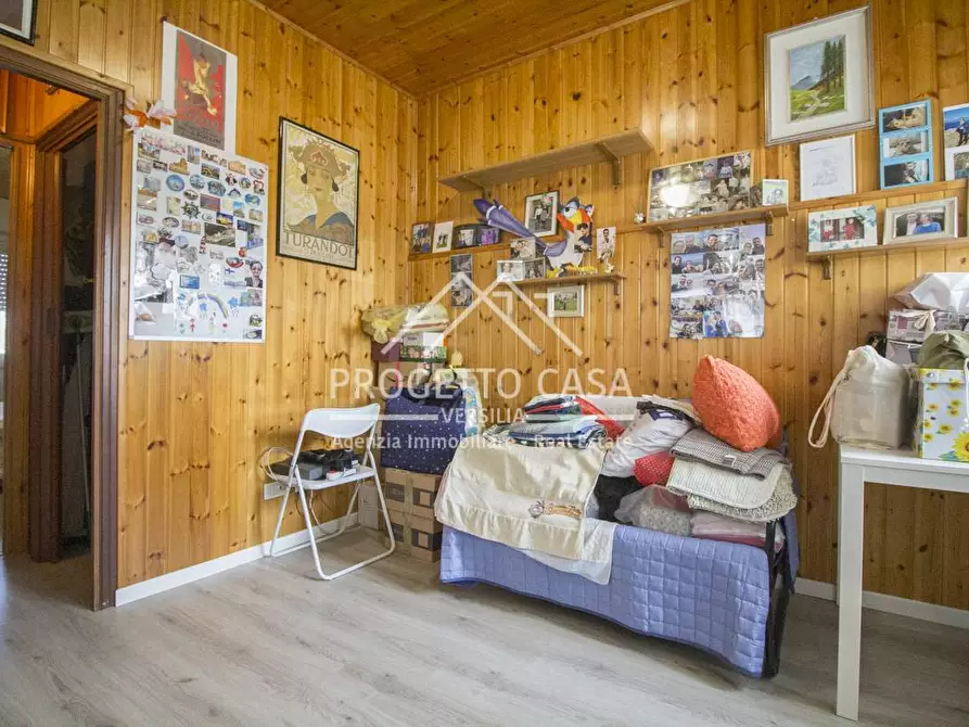 Immagine 30 di Appartamento in vendita  in via borgognini a Viareggio