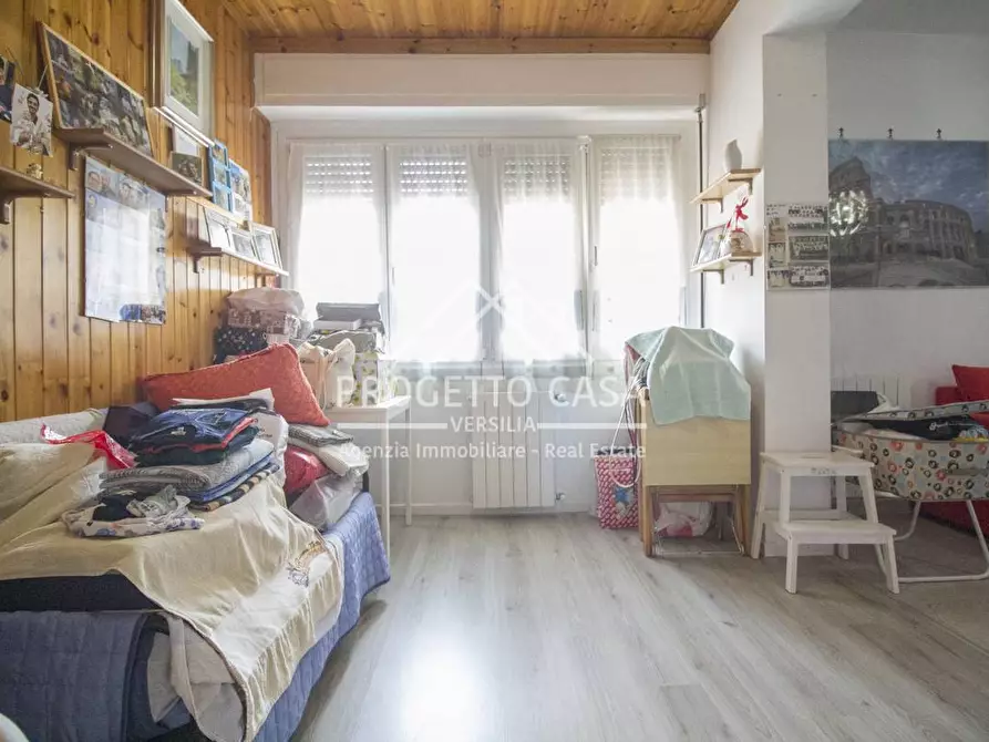 Immagine 32 di Appartamento in vendita  in via borgognini a Viareggio