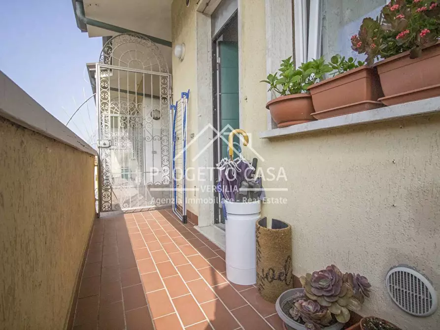 Immagine 34 di Appartamento in vendita  in via borgognini a Viareggio