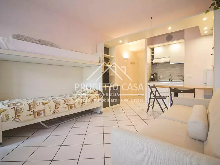 Immagine 13 di Appartamento in vendita  in MICHELE ROSI a Camaiore