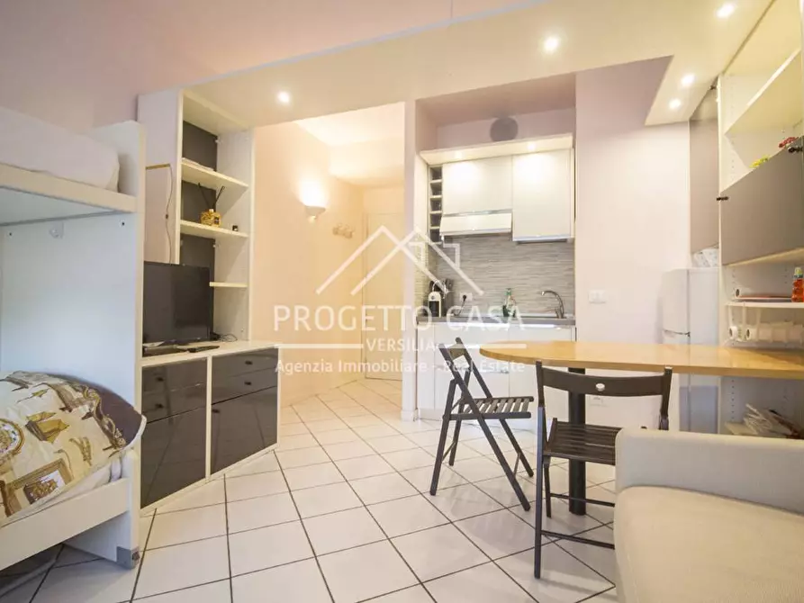 Immagine 15 di Appartamento in vendita  in MICHELE ROSI a Camaiore