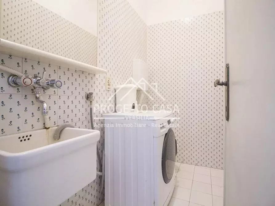 Immagine 13 di Appartamento in vendita  in VIA ETRURIA a Viareggio