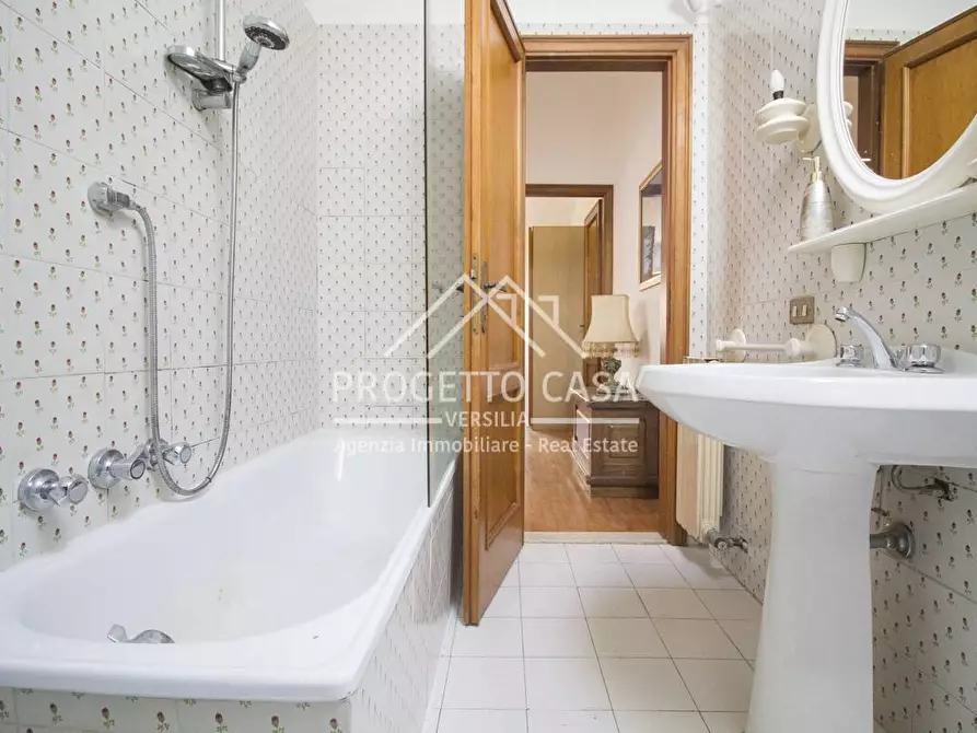 Immagine 29 di Appartamento in vendita  in VIA ETRURIA a Viareggio