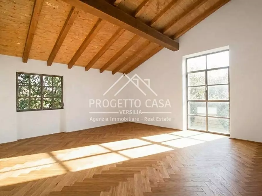 Immagine 4 di Casa indipendente in vendita  in VIA DI CAPEZZANO a Pietrasanta