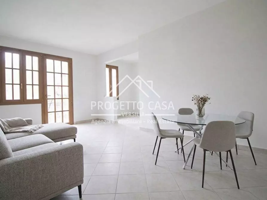 Immagine 2 di Appartamento in vendita  in VIA POMAIA a Pietrasanta