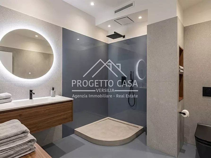 Immagine 5 di Appartamento in vendita  in VIA POMAIA a Pietrasanta