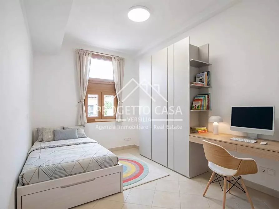 Immagine 6 di Appartamento in vendita  in VIA POMAIA a Pietrasanta