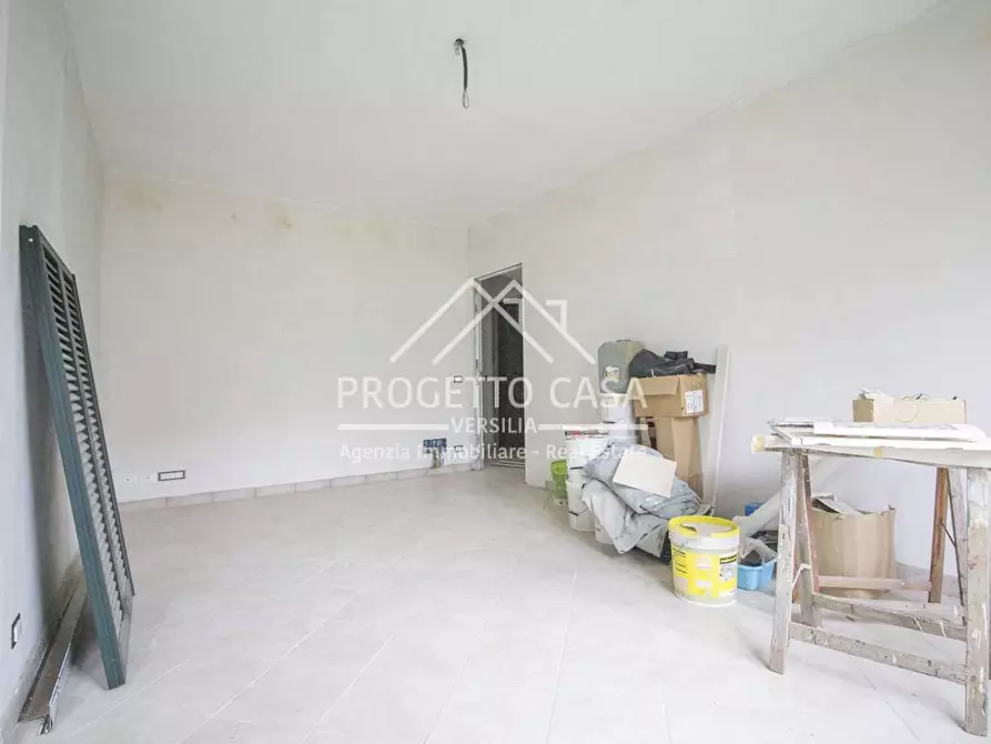 Immagine 9 di Appartamento in vendita  in VIA POMAIA a Pietrasanta