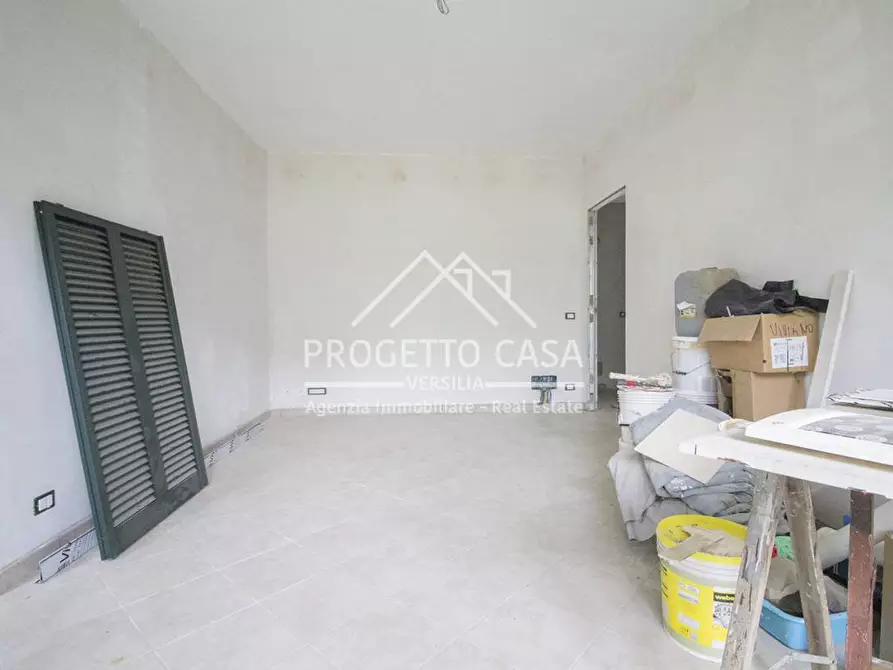 Immagine 10 di Appartamento in vendita  in VIA POMAIA a Pietrasanta