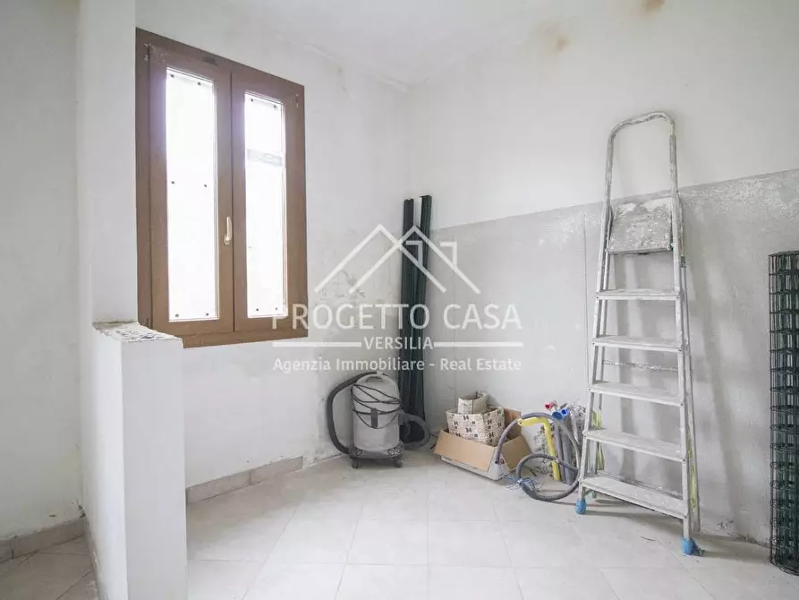 Immagine 13 di Appartamento in vendita  in VIA POMAIA a Pietrasanta