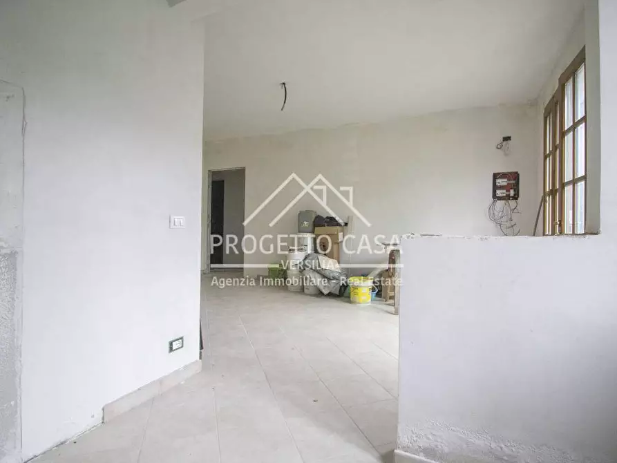 Immagine 17 di Appartamento in vendita  in VIA POMAIA a Pietrasanta