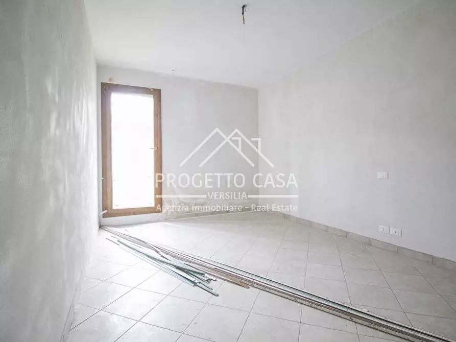 Immagine 19 di Appartamento in vendita  in VIA POMAIA a Pietrasanta