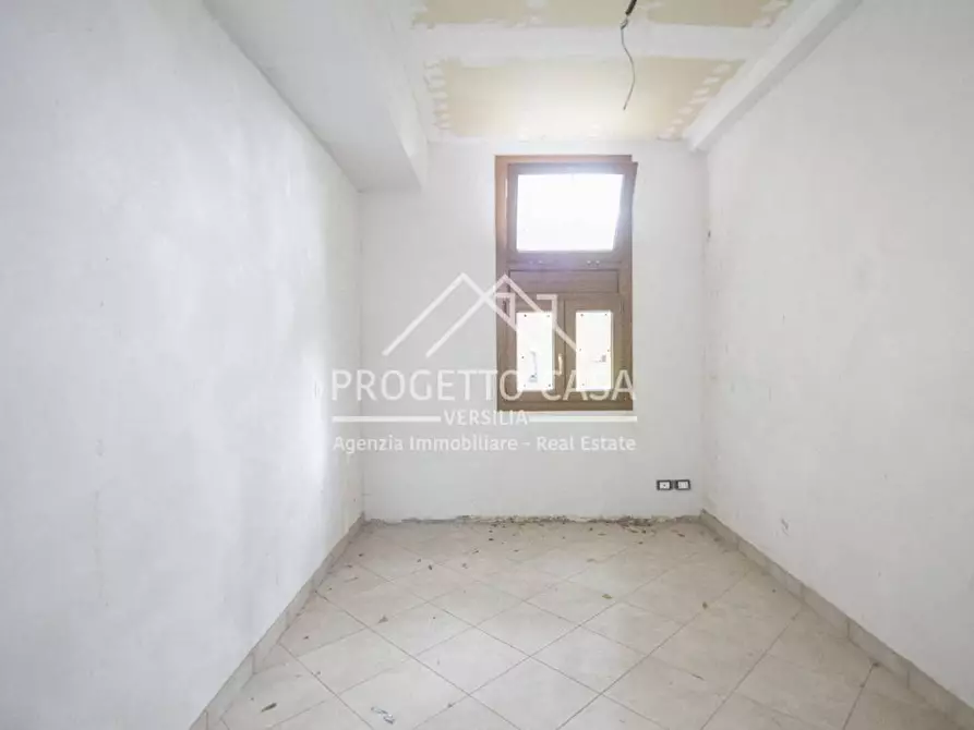 Immagine 31 di Appartamento in vendita  in VIA POMAIA a Pietrasanta