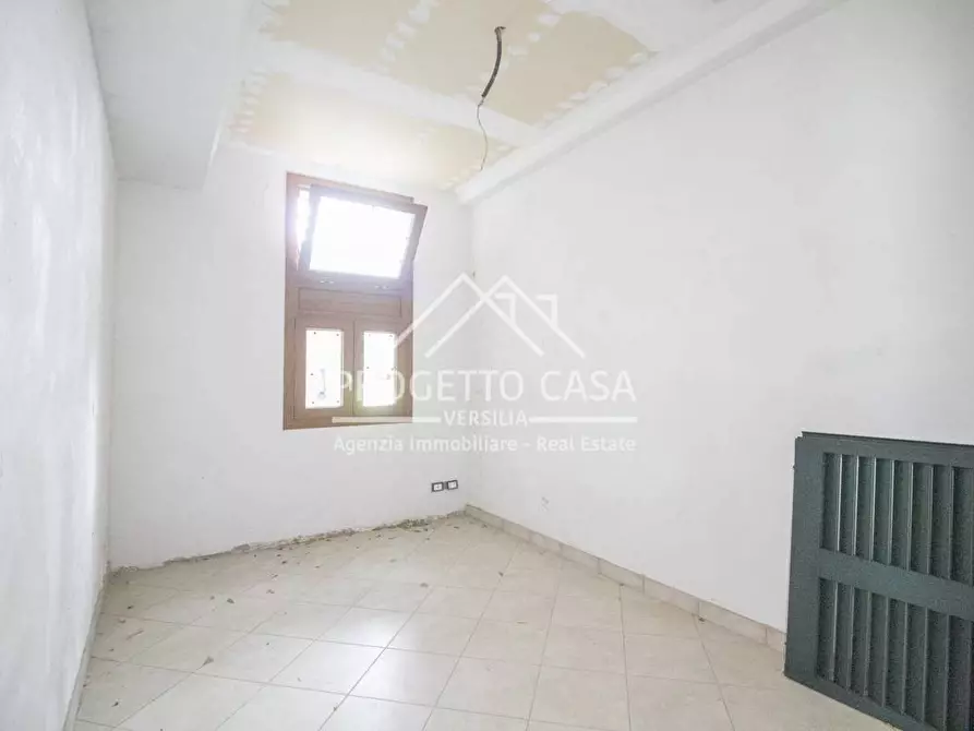 Immagine 32 di Appartamento in vendita  in VIA POMAIA a Pietrasanta