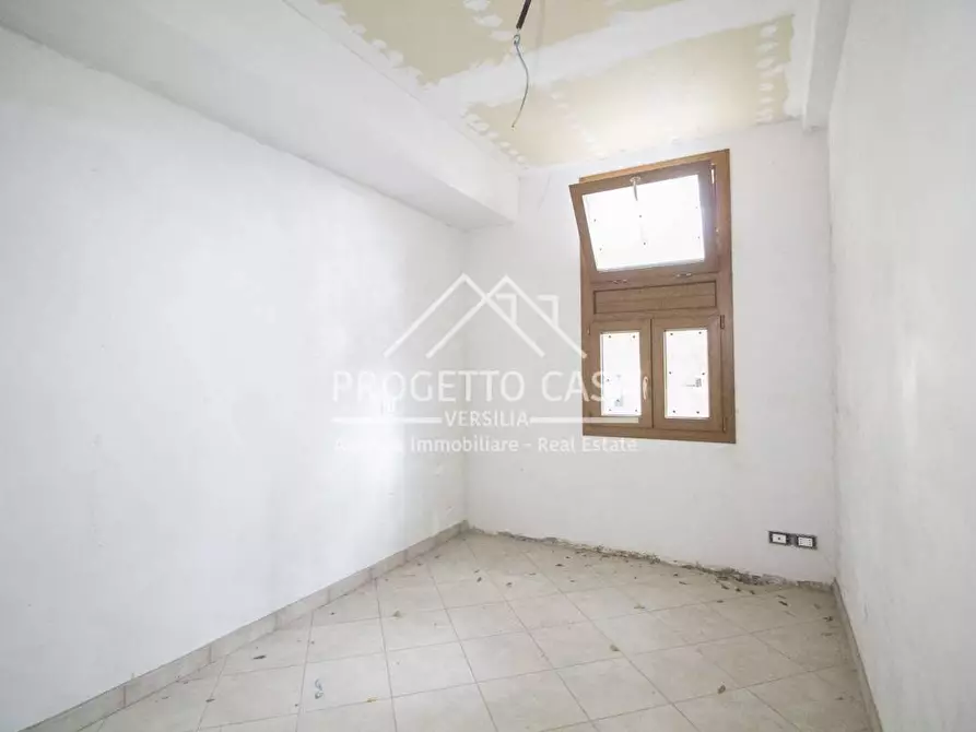 Immagine 33 di Appartamento in vendita  in VIA POMAIA a Pietrasanta