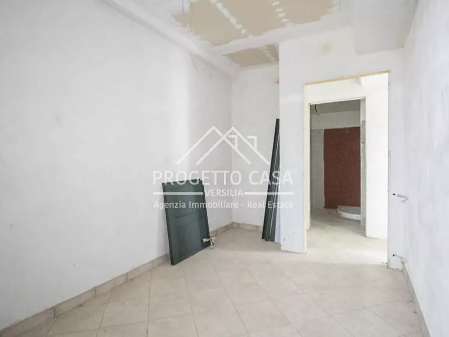 Immagine 35 di Appartamento in vendita  in VIA POMAIA a Pietrasanta