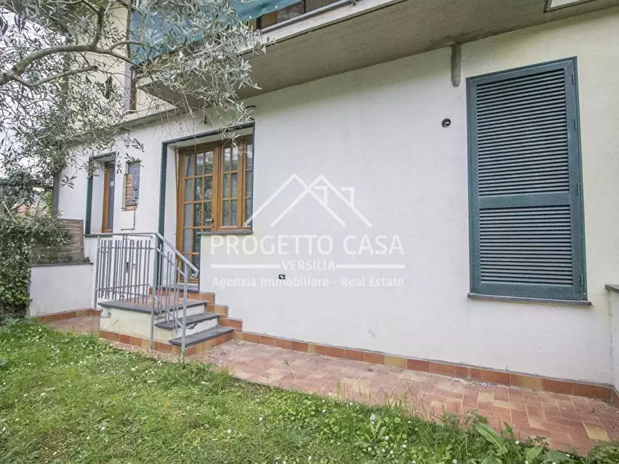 Immagine 37 di Appartamento in vendita  in VIA POMAIA a Pietrasanta