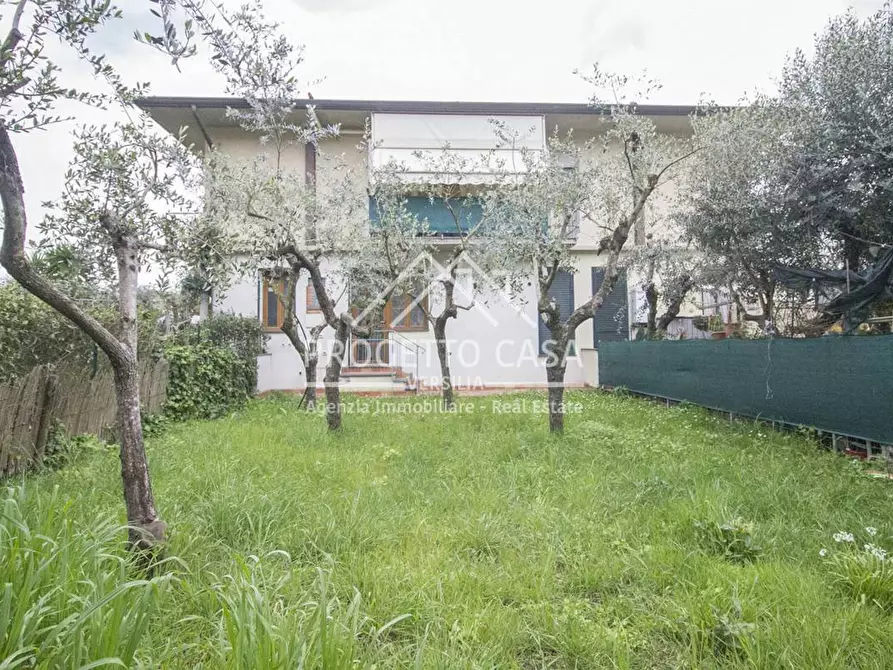 Immagine 41 di Appartamento in vendita  in VIA POMAIA a Pietrasanta