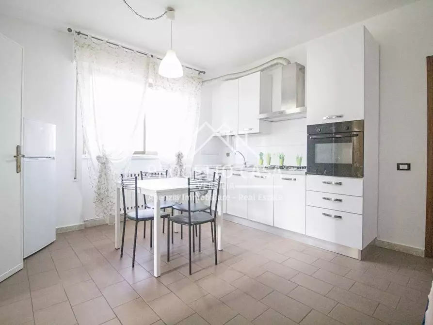 Immagine 1 di Appartamento in vendita  in VIA s. francesco a Camaiore