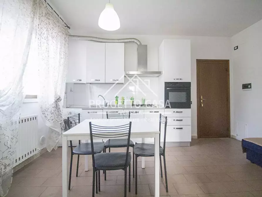 Immagine 3 di Appartamento in vendita  in VIA s. francesco a Camaiore