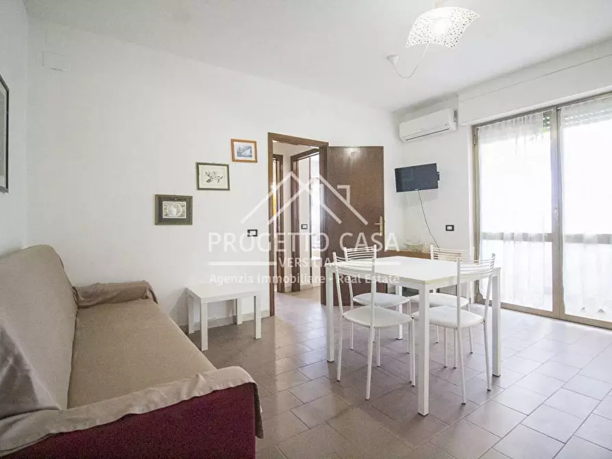 Immagine 2 di Appartamento in vendita  in VIA margherita hack lido di camaiore a Camaiore