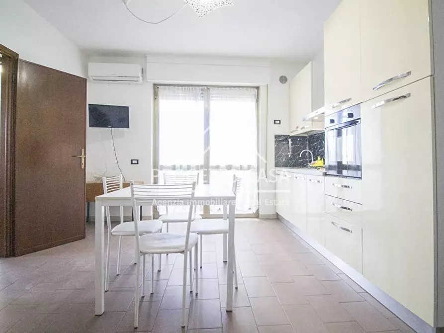 Immagine 3 di Appartamento in vendita  in VIA margherita hack lido di camaiore a Camaiore