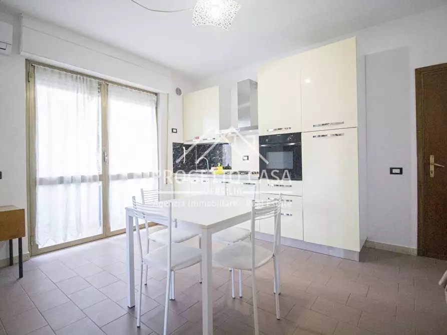 Immagine 4 di Appartamento in vendita  in VIA margherita hack lido di camaiore a Camaiore