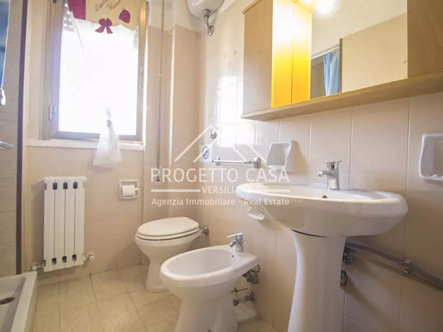 Immagine 17 di Appartamento in vendita  in VIA margherita hack lido di camaiore a Camaiore