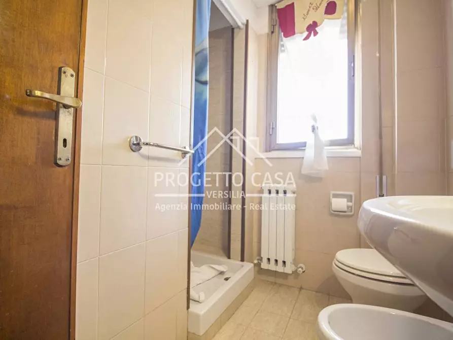 Immagine 18 di Appartamento in vendita  in VIA margherita hack lido di camaiore a Camaiore