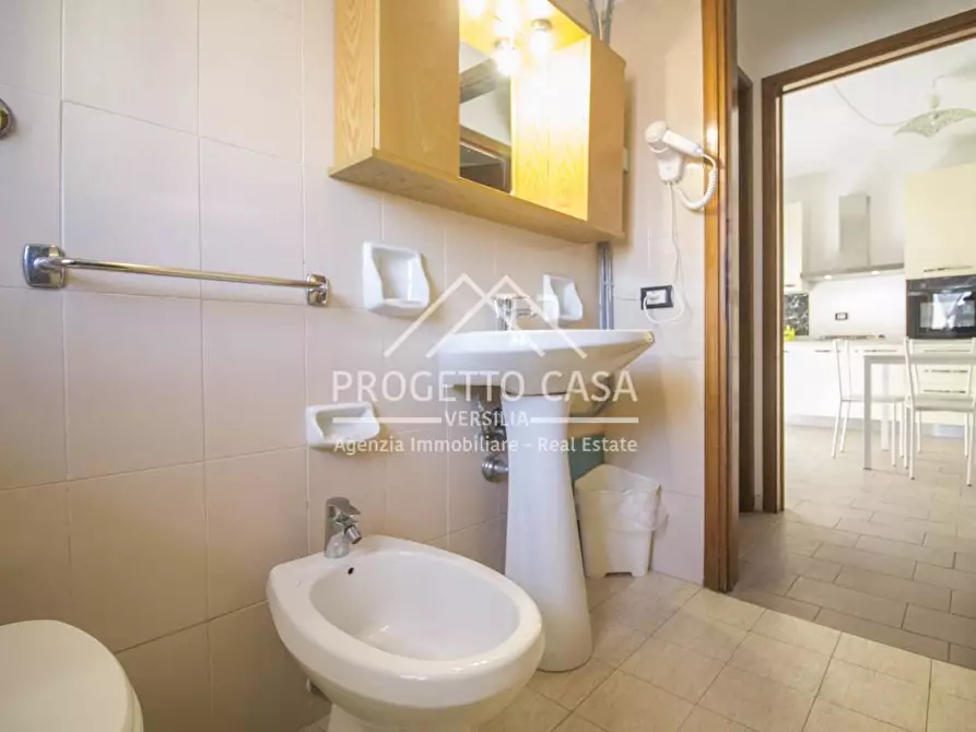 Immagine 21 di Appartamento in vendita  in VIA margherita hack lido di camaiore a Camaiore